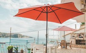 Rooms By The Sea